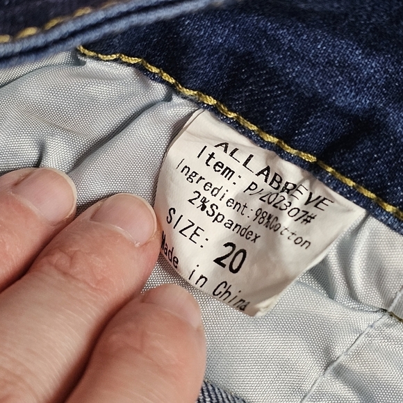 Dark Blue Women's High Waisted Distressed Denim Shorts Size 20 - Picture 5 of 6